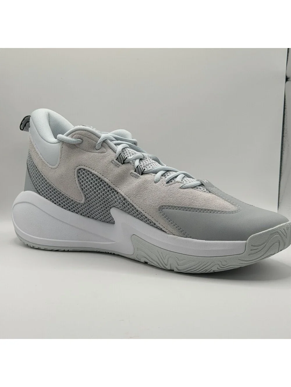 Under Armour's Steph Curry 3Z 25 SDE Gray Men's Size 13 Basketball Sneaker